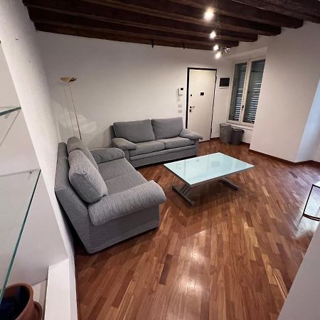 Magnifico Appartamento Ristrutturato Milão Exterior foto