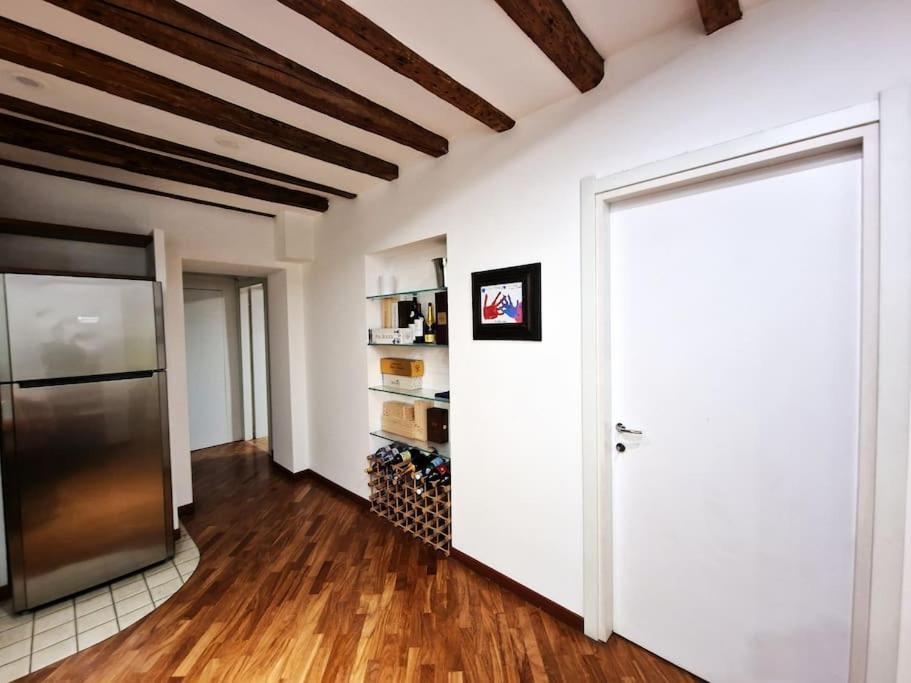 Magnifico Appartamento Ristrutturato Milão Exterior foto