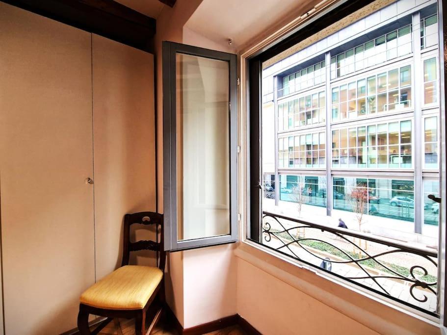 Magnifico Appartamento Ristrutturato Milão Exterior foto