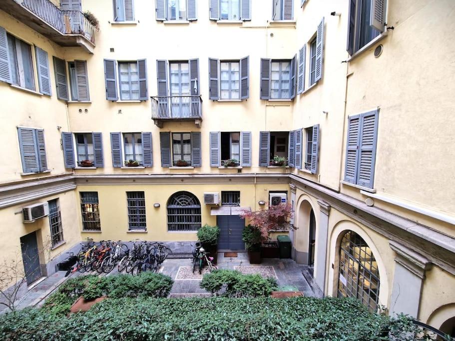 Magnifico Appartamento Ristrutturato Milão Exterior foto